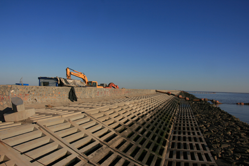 滨州港万吨级泊位码头引堤工程
